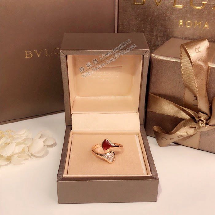Bvlgari飾品 寶格麗diva系列雙面貝殼瑪瑙戒指 925純銀電鍍18k彩寶扇形裙子單戒  zgbq3137
